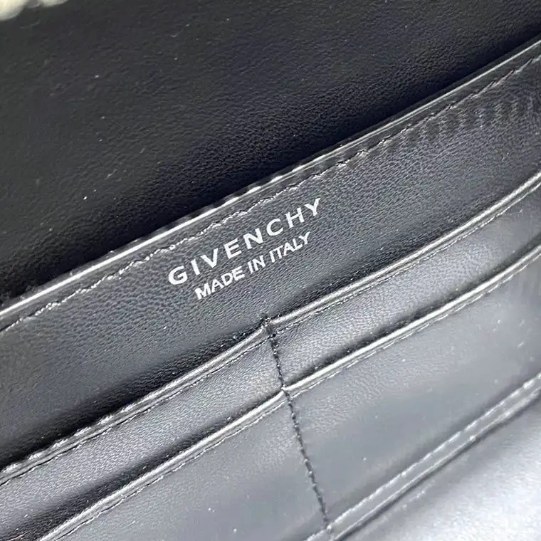 Brother Sam Yupoo Bag 2209SW0077 Givenchy 0408